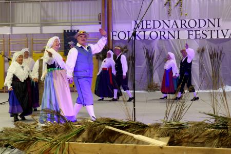 11. MEDNARODNI FOLKLORNI FESTIVAL RAKEK 37 FOTO LJUBO VUKELIČ